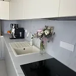 Bozur-a Modern And Comfy Place For 3 Persons Апартаменты