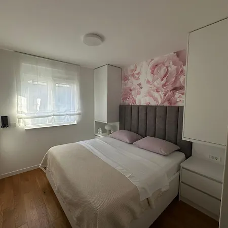 Bozur-a Modern And Comfy Place For 3 Persons * 자다르